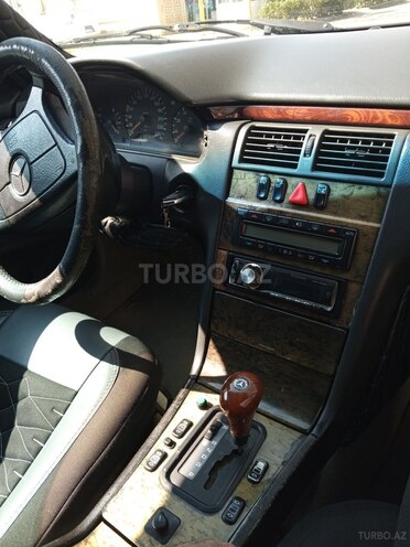 Mercedes E 230 1995, 444,568 km - 2.3 l - Ağcabədi