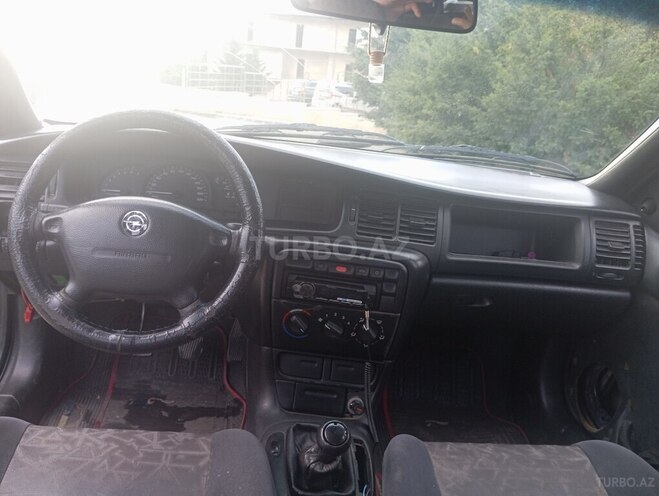 Opel Vectra 1998, 492,000 km - 1.8 l - Qusar