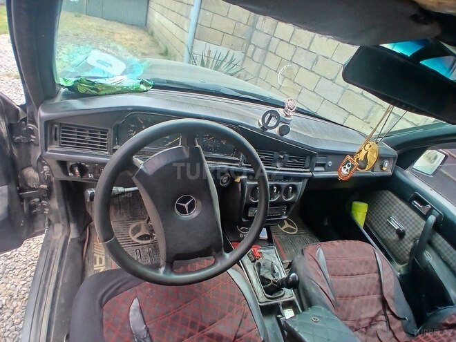 Mercedes 190 1992, 375,000 km - 2.0 l - Salyan