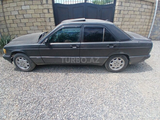 Mercedes 190 1992, 375,000 km - 2.0 l - Salyan
