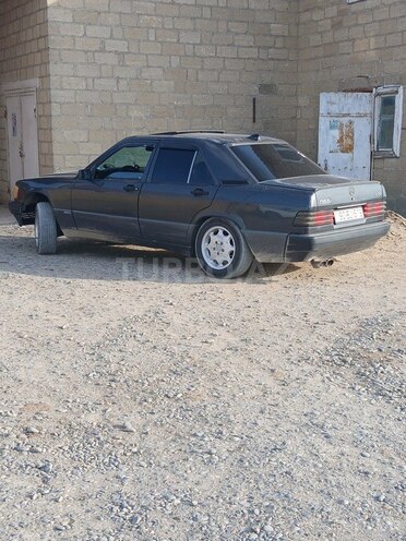 Mercedes 190 1992, 375,000 km - 2.0 l - Salyan