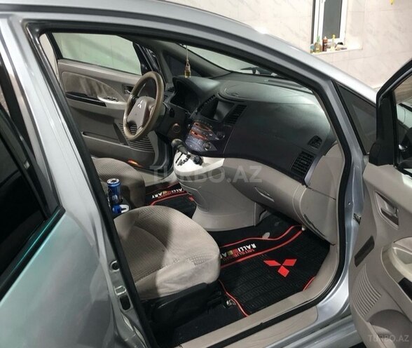 Mitsubishi Grandis 2003, 350,000 km - 2.4 l - Qusar