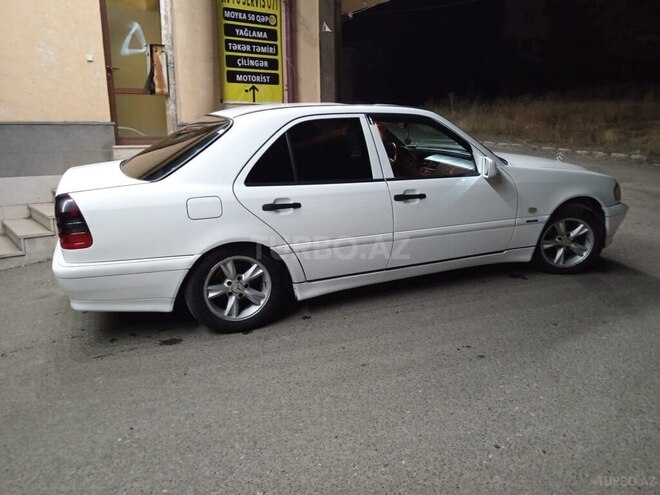 Mercedes C 220 d 2000, 50,000 km - 2.2 л - 