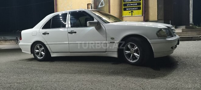 Mercedes C 220 d 2000, 50,000 km - 2.2 л - 