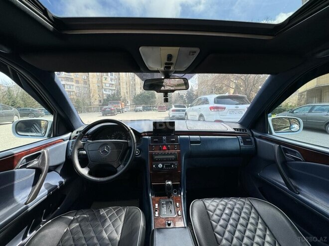 Mercedes E 230 1995, 266,000 km - 2.3 l - Bakı