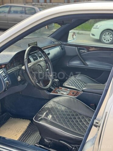 Mercedes E 230 1995, 266,000 km - 2.3 l - Bakı