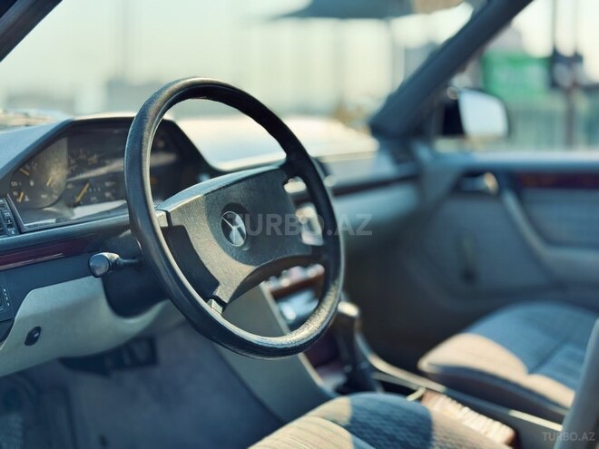 Mercedes E 200 d 1990, 353,000 km - 2.0 l - Bakı