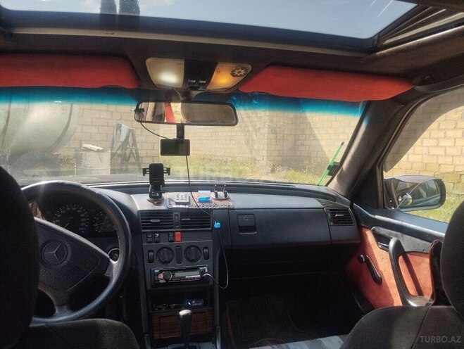 Mercedes C 200 1994, 260,000 km - 2.0 l - Quba