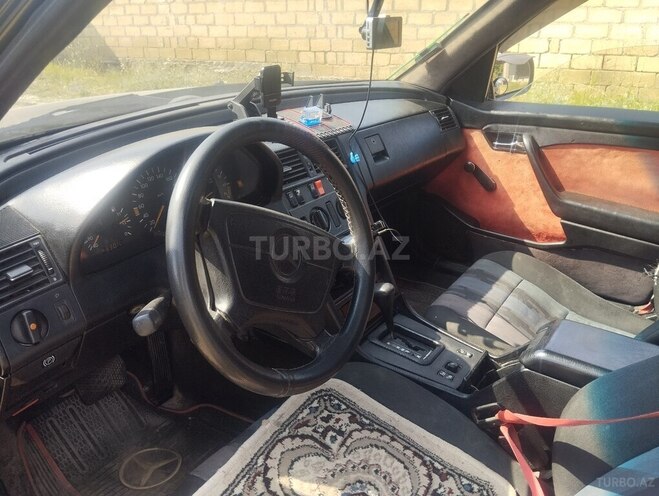 Mercedes C 200 1994, 260,000 km - 2.0 l - Quba