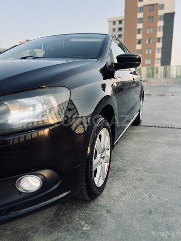 Volkswagen Polo 2013, 240,100 km - 1.6 l - Bakı