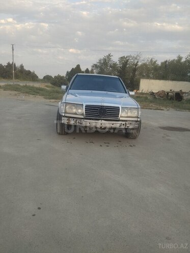 Mercedes E 250 1994, 369,990 km - 2.5 l - Salyan