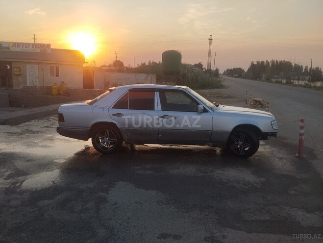 Mercedes E 250 1994, 369,990 km - 2.5 l - Salyan