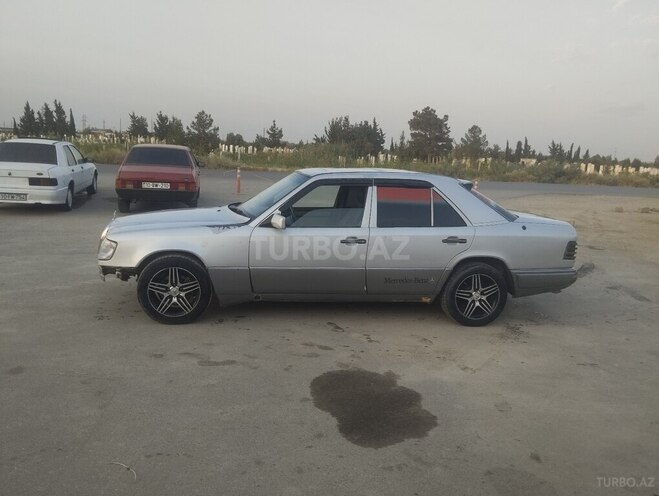 Mercedes E 250 1994, 369,990 km - 2.5 l - Salyan