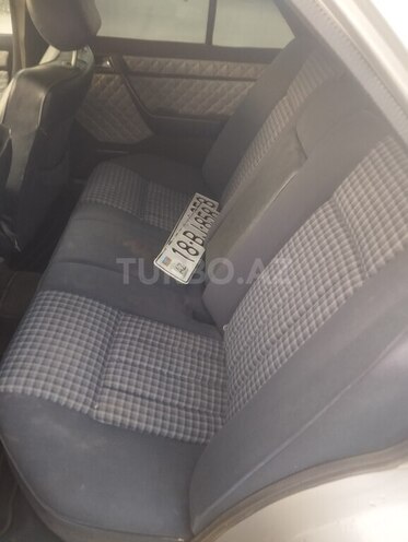 Mercedes E 250 1994, 369,990 km - 2.5 l - Salyan