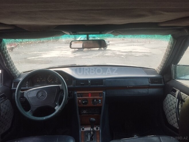 Mercedes E 250 1994, 369,990 km - 2.5 l - Salyan