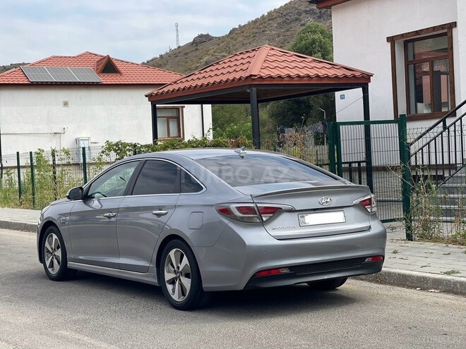 Hyundai Sonata-4
