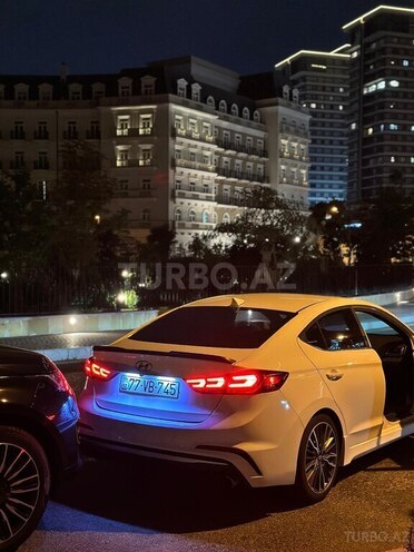 Hyundai Elantra 2018, 90,000 km - 1.6 l - Bakı