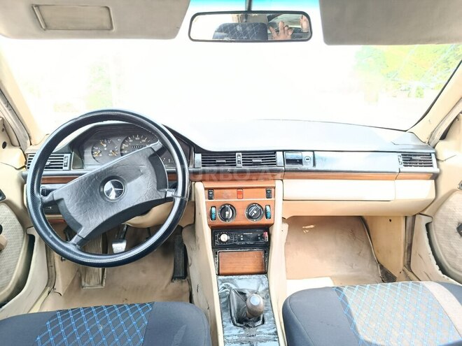 Mercedes E 200 d 1991, 500,000 km - 2.0 l - Qazax