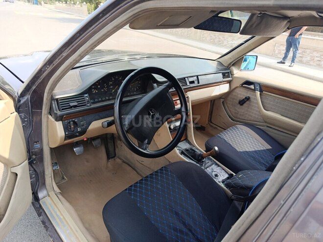 Mercedes E 200 d 1991, 500,000 km - 2.0 l - Qazax
