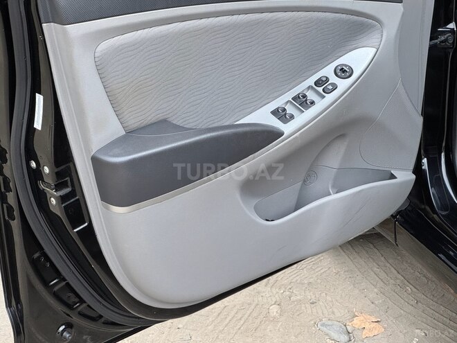 Hyundai Accent 2013, 141,200 km - 1.6 л - Mingəçevir
