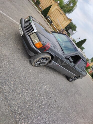Mercedes 190 1992, 350,000 km - 2.0 l - Qusar