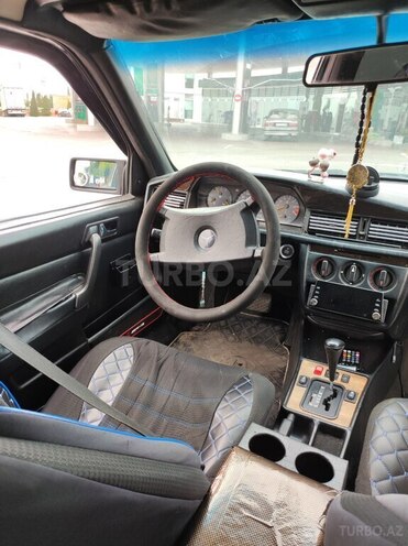 Mercedes 190 1992, 350,000 km - 2.0 l - Qusar