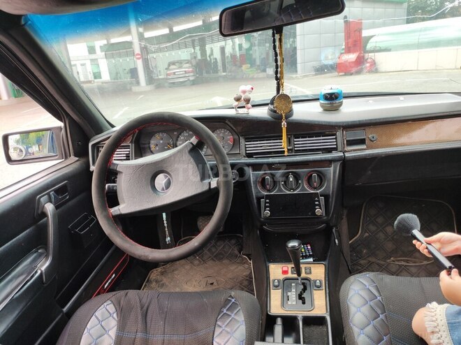 Mercedes 190 1992, 350,000 km - 2.0 l - Qusar