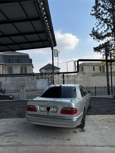 Mercedes E 240 2000, 389,000 km - 2.4 l - Gəncə