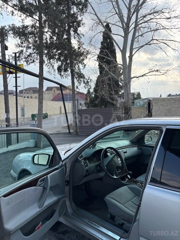 Mercedes E 240 2000, 389,000 km - 2.4 l - Gəncə