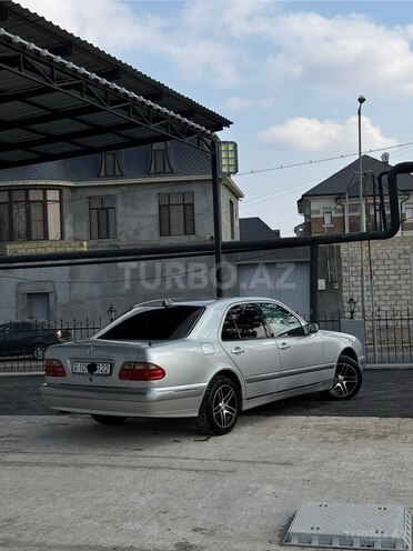 Mercedes E 240 2000, 389,000 km - 2.4 l - Gəncə