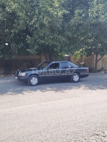 Mercedes E 250 1993, 356,804 km - 2.5 l - Bərdə