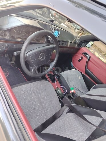 Mercedes E 250 1993, 356,804 km - 2.5 l - Bərdə