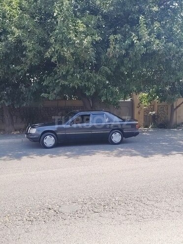 Mercedes E 250 1993, 356,804 km - 2.5 l - Bərdə