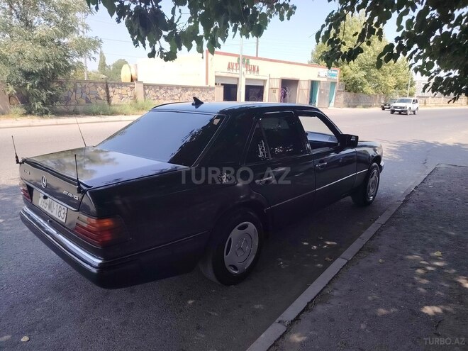 Mercedes E 250 1993, 356,804 km - 2.5 l - Bərdə