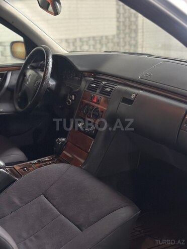 Mercedes E 220 d 2002, 300,000 km - 2.2 л - Bakı