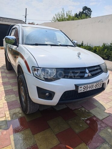Mitsubishi L200 2014, 266,000 km - 2.5 л - Bakı