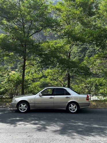 Mercedes C 240 1998, 350,000 km - 2.4 л - Qax