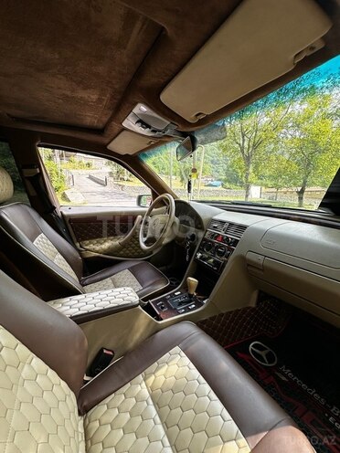 Mercedes C 240 1998, 350,000 km - 2.4 л - Qax