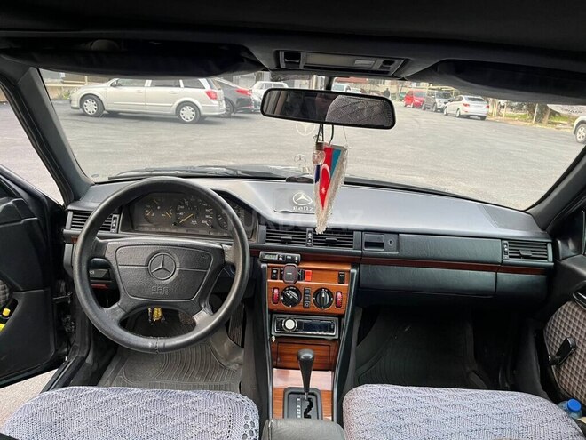 Mercedes E 250 1993, 400,000 km - 2.5 л - Bakı