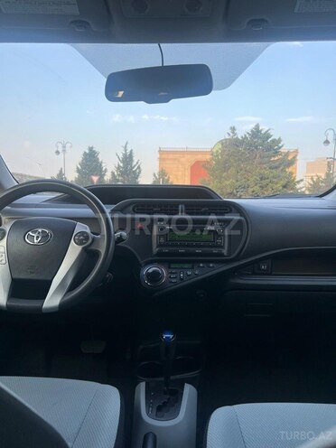 Toyota Prius C 2014, 197,000 km - 1.5 л - Bakı