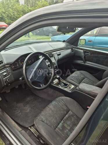 Mercedes E 230 1996, 256,398 km - 2.3 l - Zaqatala
