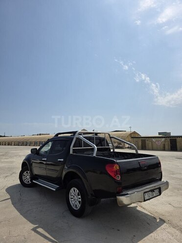 Mitsubishi L200-4