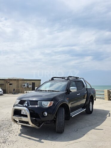 Mitsubishi L200-2