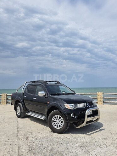 Mitsubishi L200-1