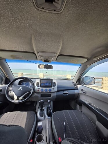 Mitsubishi L200-9