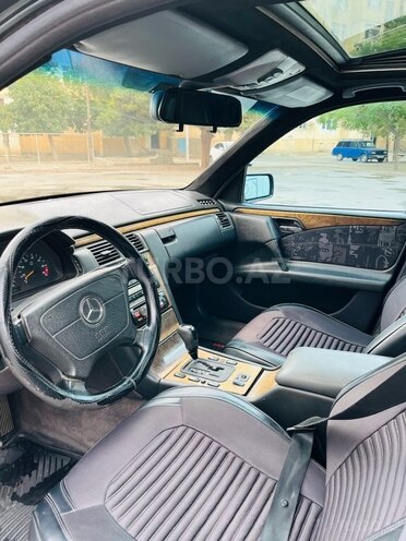 Mercedes E 240 1999, 320,000 km - 2.4 l - Sumqayıt