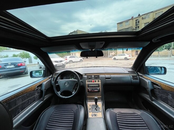 Mercedes E 240 1999, 320,000 km - 2.4 l - Sumqayıt