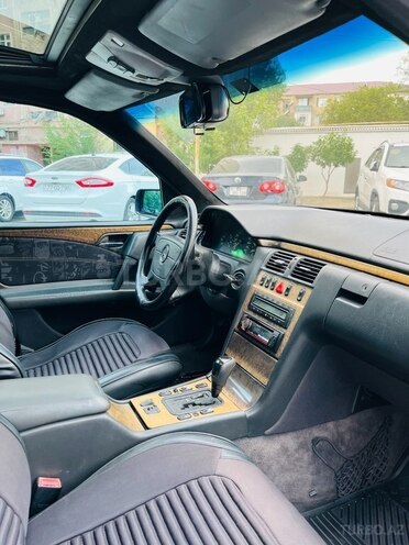 Mercedes E 240 1999, 320,000 km - 2.4 l - Sumqayıt
