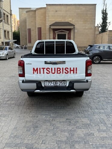 Mitsubishi L200 2022, 106,439 km - 2.4 l - Bakı