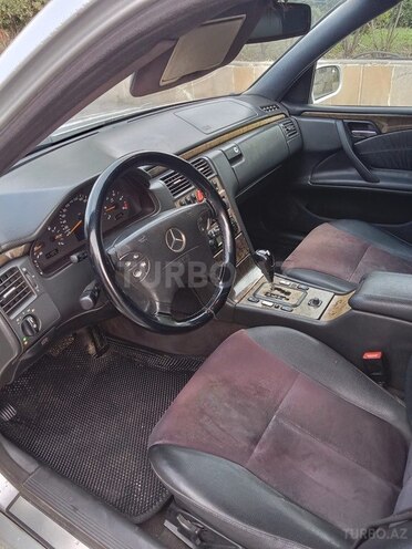Mercedes E 270 2000, 380,000 km - 2.7 l - Beyləqan